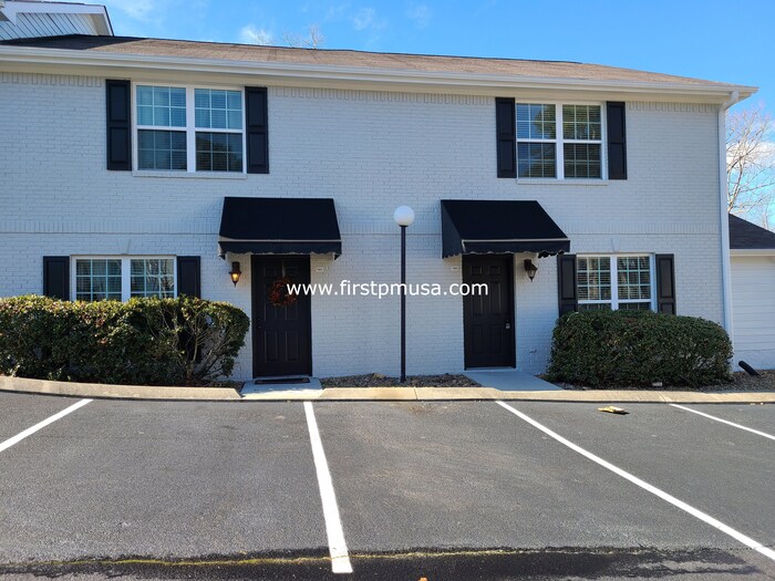 Primary Photo - 1109 Maple Tree Ln