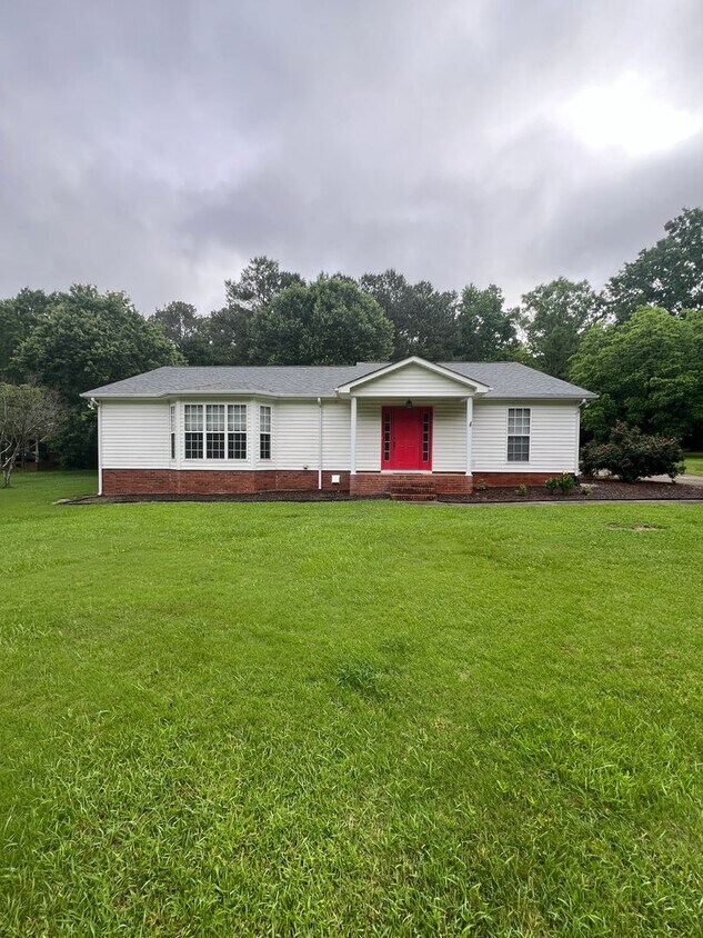 Primary Photo - 2 Bedroom Single Family Home (Large Backya...