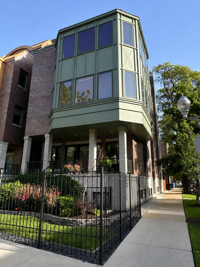 Photo - 1500 W Huron St Apartment