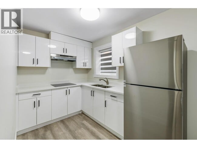 Building Photo - 16XX Ellesmere Ave
