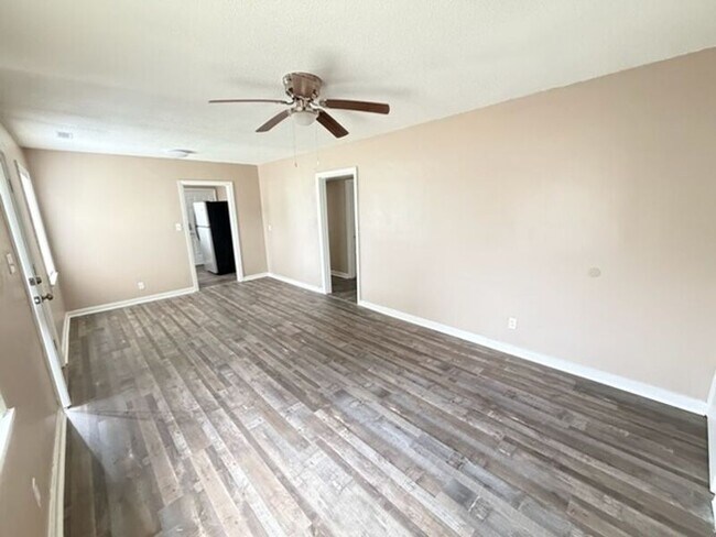 Foto del edificio - 1600 Holbrook Ave
