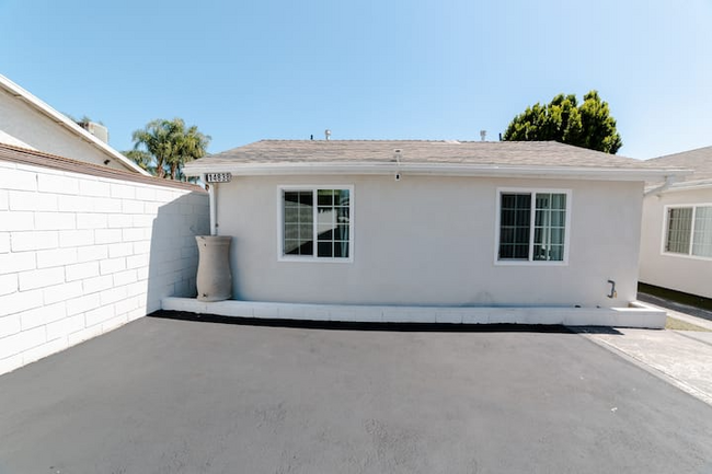 Foto del edificio - 14836 Archwood St