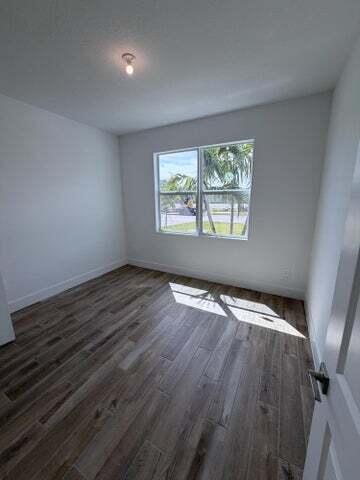 Building Photo - 6560 SE Pk Trce Dr