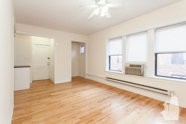 Building Photo - 3720 N Pine Grove Ave