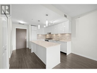 Building Photo - 9551-9551 Alexandra Rd