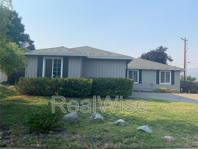 Building Photo - 210 Sweetbrier Dr
