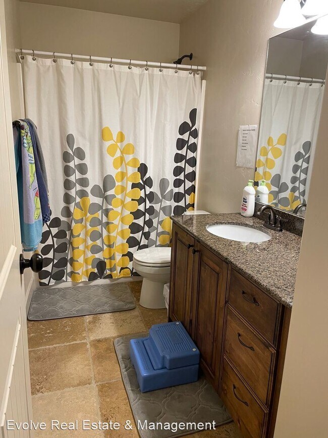 Building Photo - 3 br, 2.5 bath House - 314 E Windward CT