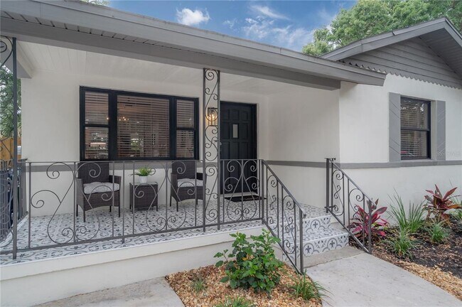 Building Photo - 316 W Comanche Ave