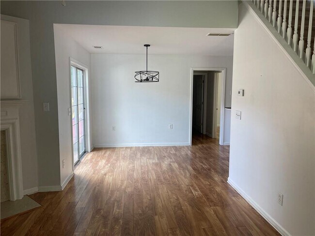 Foto del edificio - 3230 Liberty Commons Dr NW