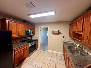 Building Photo - 506 Ogilvie St