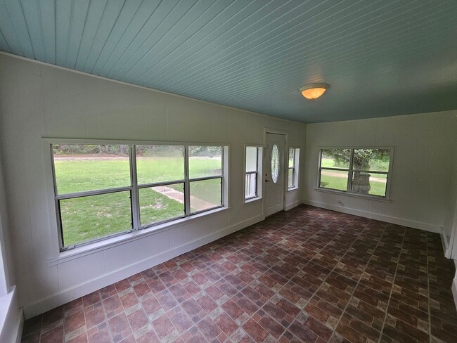 Building Photo - 1046 Miers St