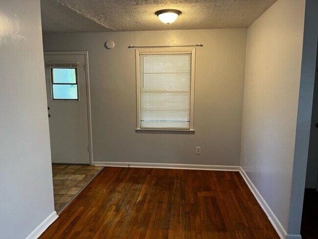 Building Photo - 3BD/1B House / Close to VSU