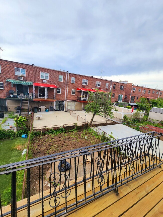 Foto del edificio - 10564 Flatlands 2nd St