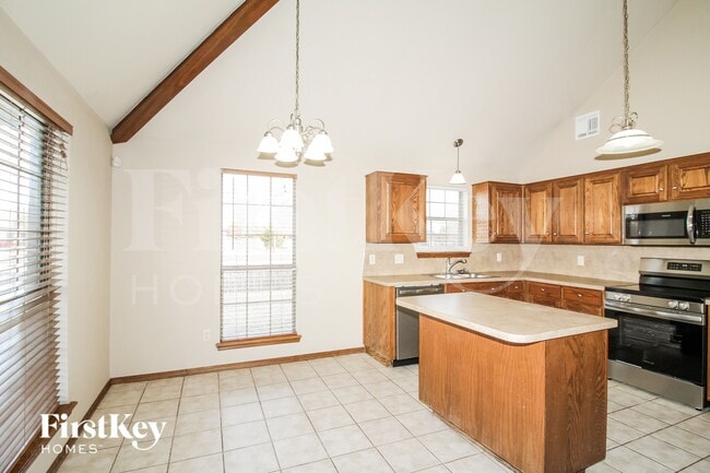 Building Photo - 2504 Tyler Ln