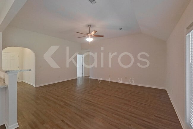 Building Photo - 710 Park Ln
