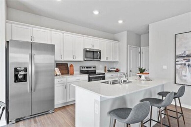 Building Photo - 1047 Maywood Ln