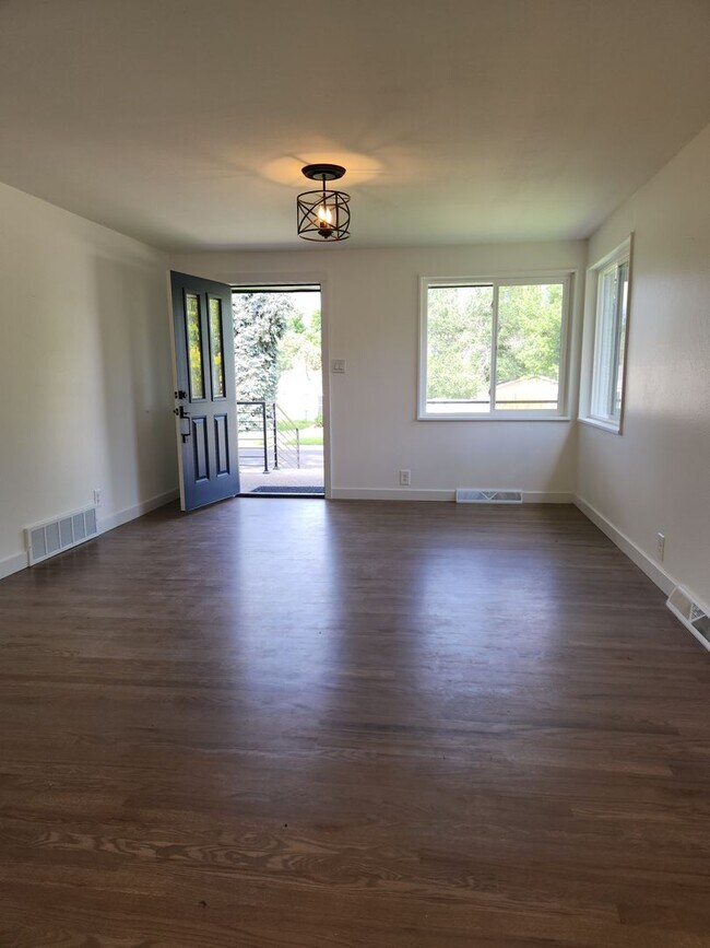 Foto del edificio - Completely renovated Ranch Style home in E...