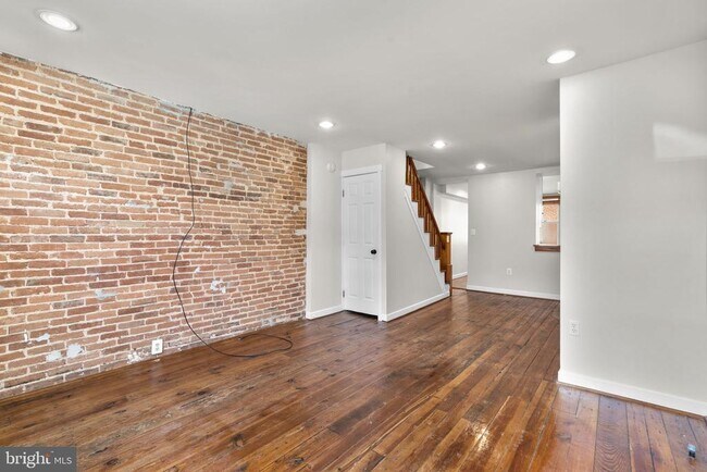 Foto del edificio - 112 E Randall St
