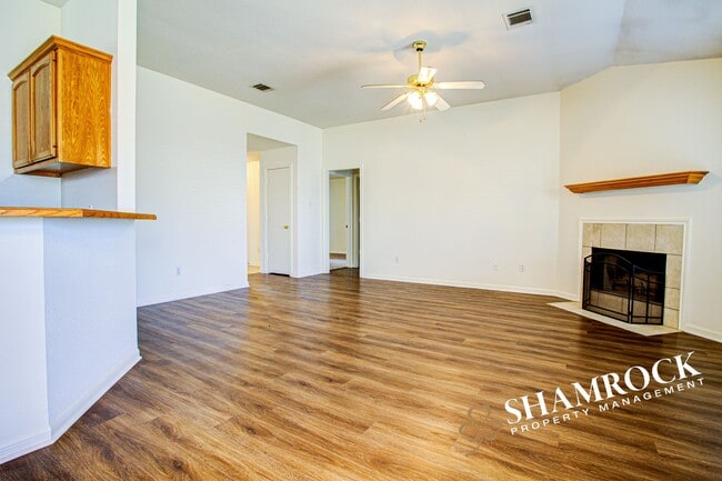 Foto del edificio - Duplex near Hewitt Post Office