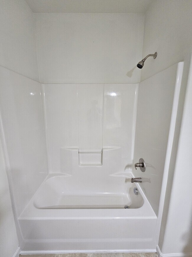 Building Photo - 185 Bur Oak Dr
