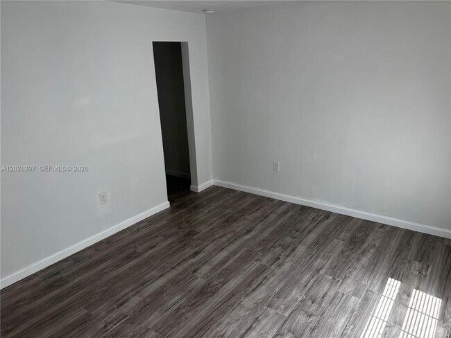Foto del edificio - 2650 Degroodt Rd SW
