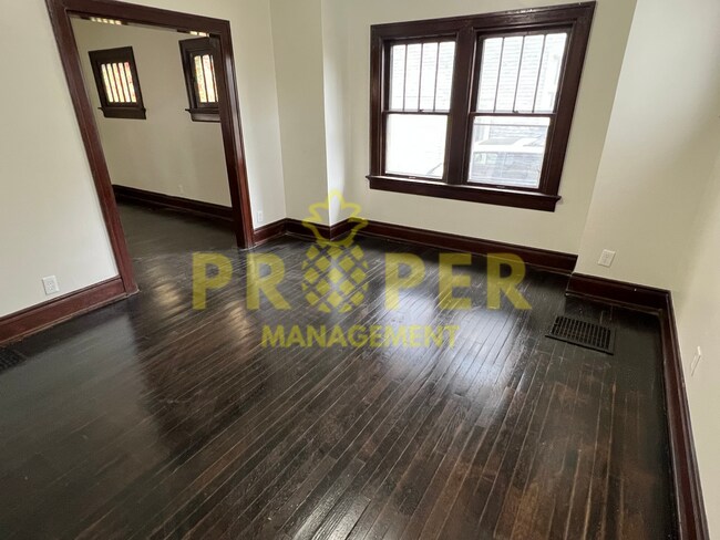 Building Photo - 2 bedroom 1.5 bathroom house for rent