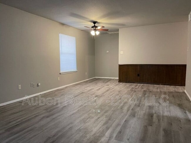 Foto del edificio - 921 W Rochelle Rd