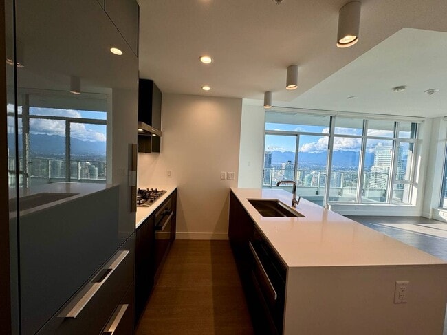Building Photo - 6511 Sussex Av