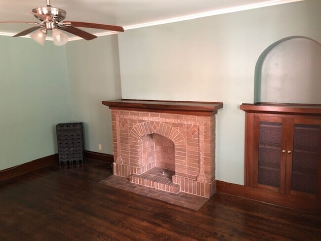 Foto del edificio - Charming 1-Bedroom Duplex in Historic Gate...