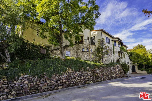 Building Photo - 2311 Alto Oak Dr