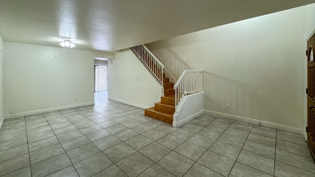 Foto del edificio - Charming 4-Bedroom Home with Covered Patio...