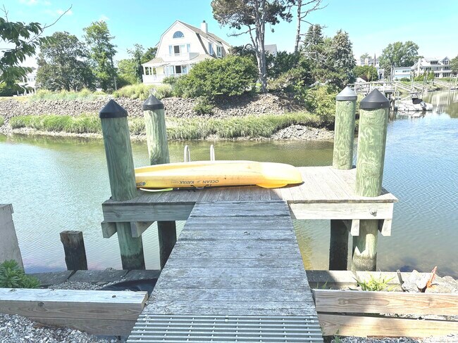 Building Photo - 2149 Fairfield Beach Rd