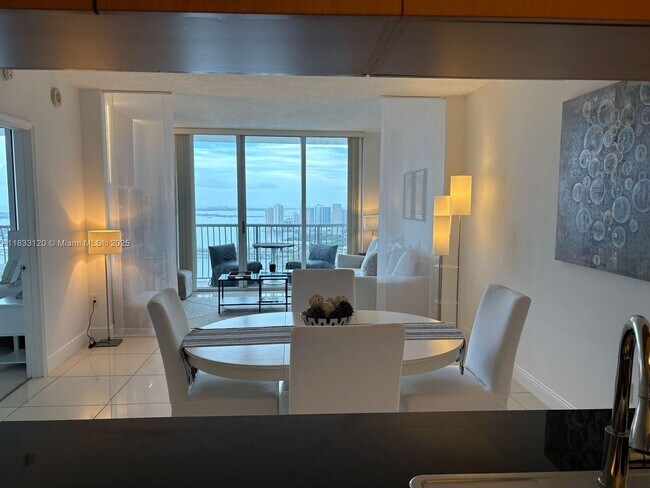 Foto del edificio - 1750 N Bayshore Dr