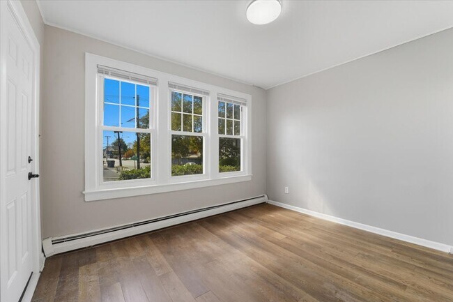 Foto del edificio - 102 Exton Ave