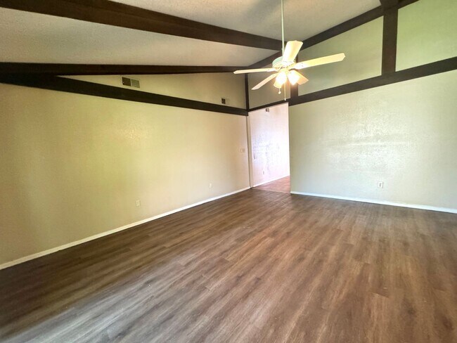 Foto del edificio - 125th East Ave. Duplex
