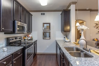 A1 Kitchen - Willow Creek Apartments