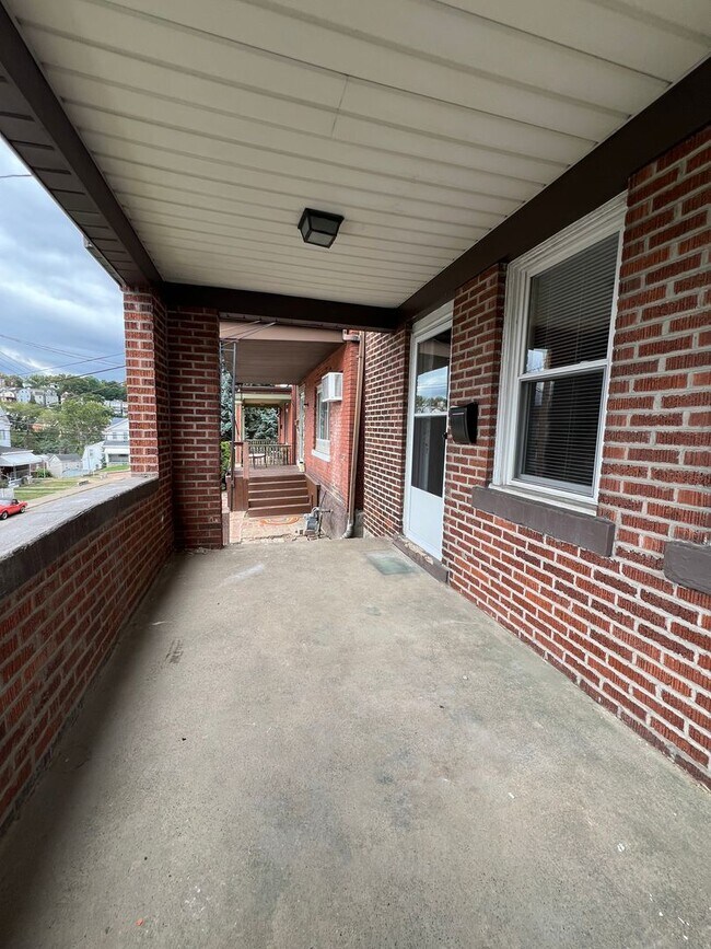 Foto del edificio - Updated 3BR 1 Bath House with yard!