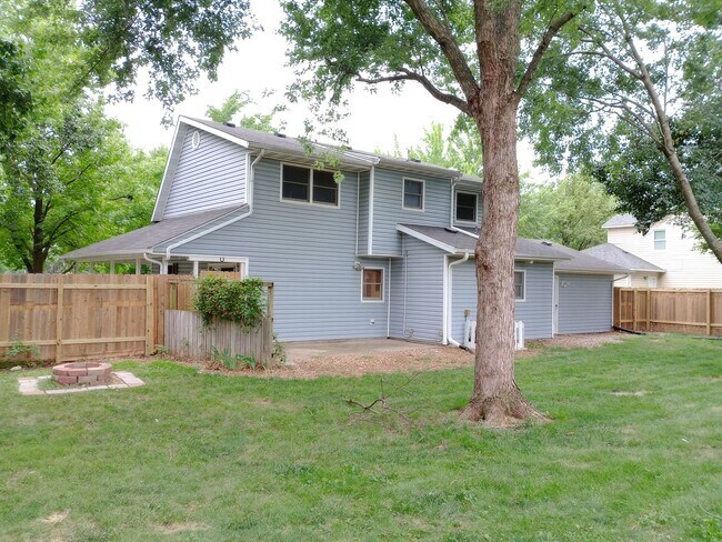 Building Photo - Charming 3 Bedroom, 2 Bath Single Family H...