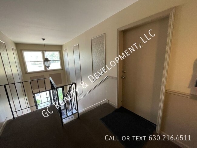 Building Photo - 13 Simpson St