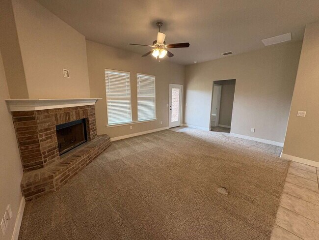 Building Photo - Stunning Three Bedroom In Bell Farms!