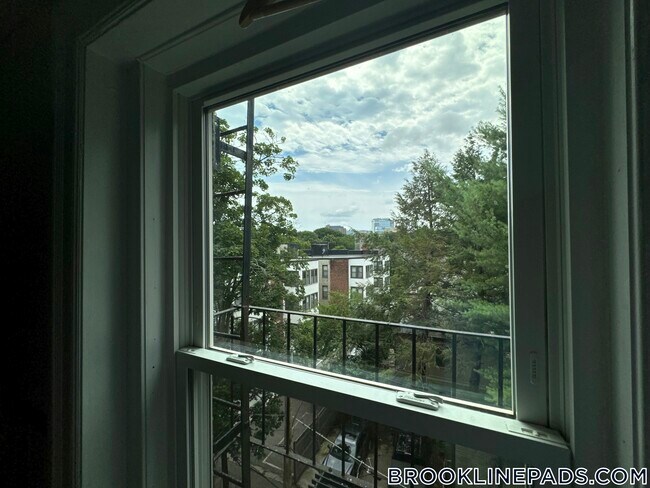 Foto del edificio - 1063 Beacon St