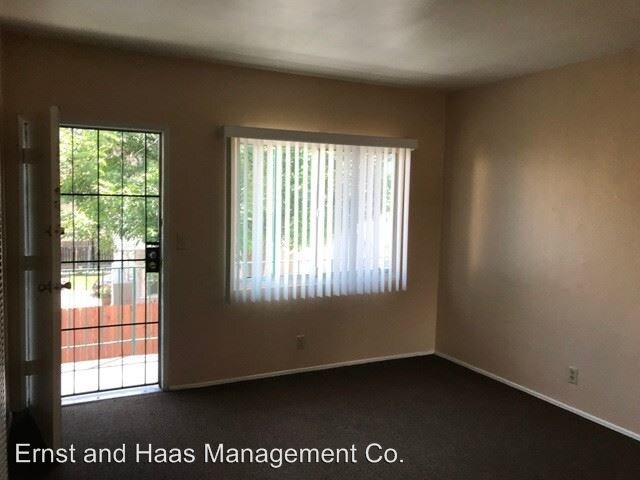 Foto del edificio - 815 E 9th St