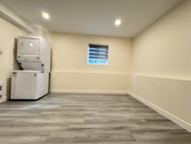 Photo du bâtiment - 2 bedroom in Burnaby BC V5H 4B2