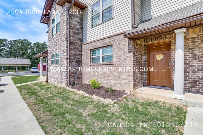 Foto del edificio - 2504 Ridgeland Cir