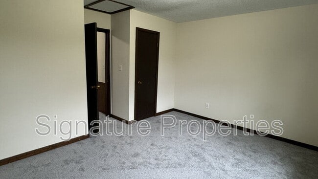 Building Photo - 211 Newbridge Rd