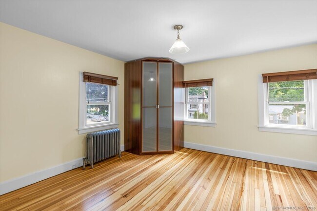 Building Photo - 291 Strawberry Hill Ave