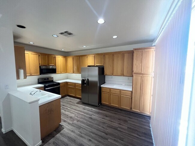 Foto del edificio - Nice 4 bedroom, 3 bath home in Summerlin!