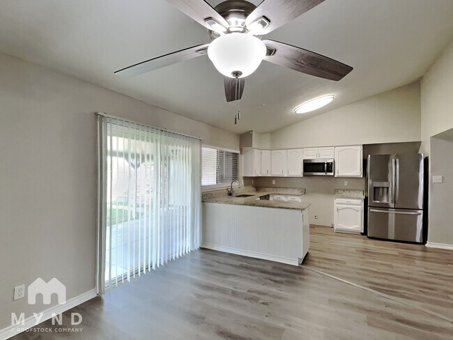 Foto del edificio - 4231 Karnes Dr