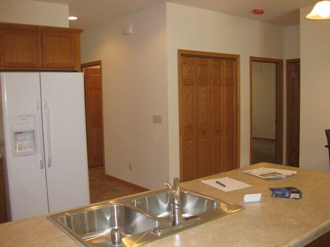 Building Photo - 629 S Cherry Lane