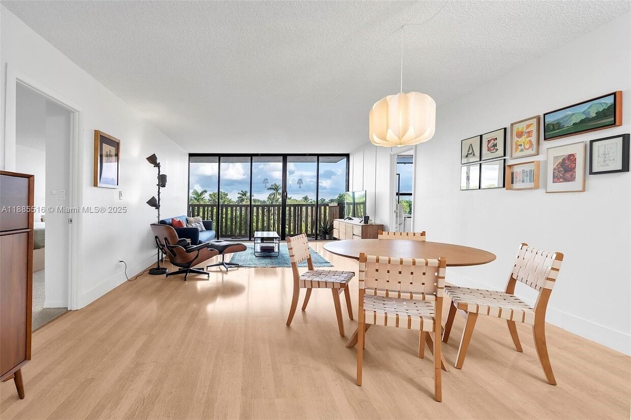 Foto principal - 780 NE 69th St
